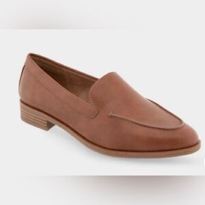 NWOT - AEROSOLES - Everest Loafer. Colour is called Dark Tan. Vegan Leather. 7